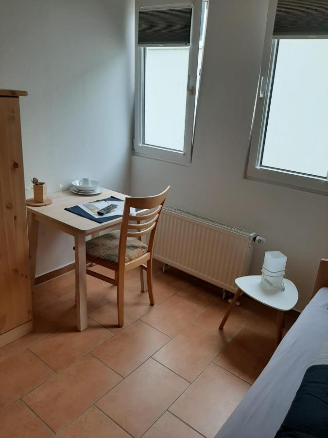 Pension Schweizer Laupheim Εξωτερικό φωτογραφία